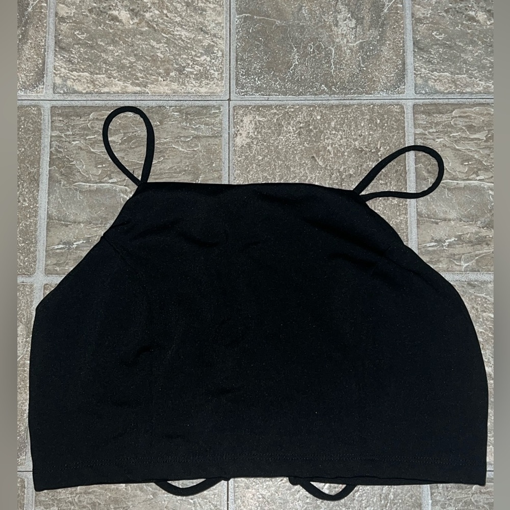UK2LA Lace back crop top